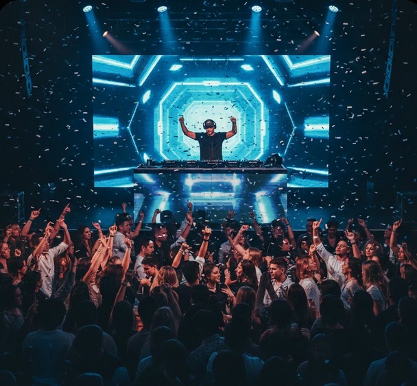 Lire la suite à propos de l’article Open air, opening, set groovy… un micmac à la crème anglaise pour vendre un concert en plein air