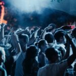 Open air, opening, set groovy… de l’enfumage à la crème anglaise pour vendre un concert en plein air